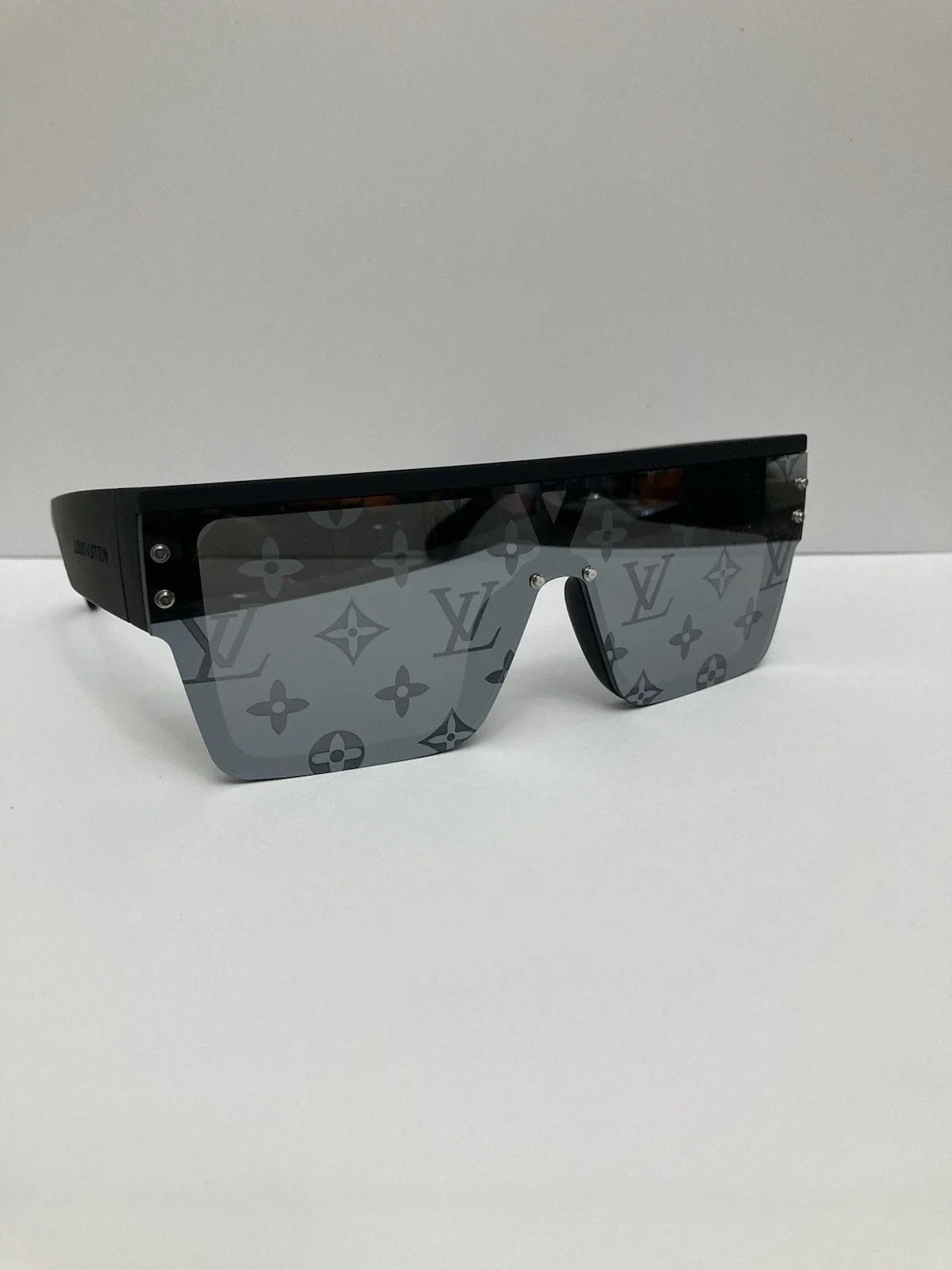 Louis Vuitton Z1583E Men's Shield Sunglasses Black Gray 145mm