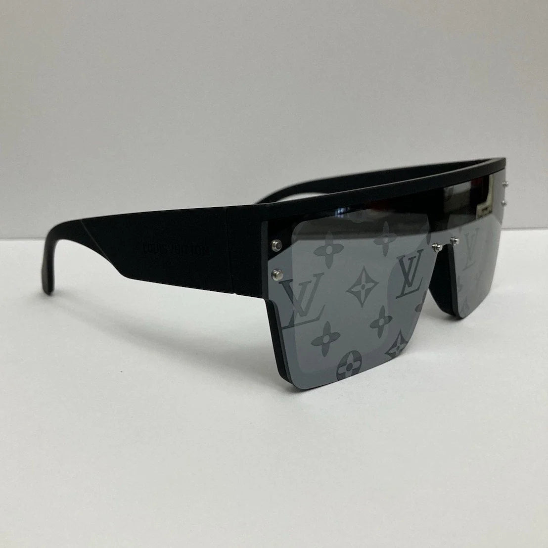 Louis Vuitton Z1583E Men's Shield Sunglasses Black Gray 145mm
